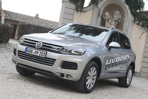 VW vermittelt derzeit seinen Partnern im Handel die Wettbewerbsvorteile des neuen Touareg und bereitet sie auf die erfolgreiche Vermarktung des Fahrzeugs vor. Foto: unitedpictures/auto-reporter.net 